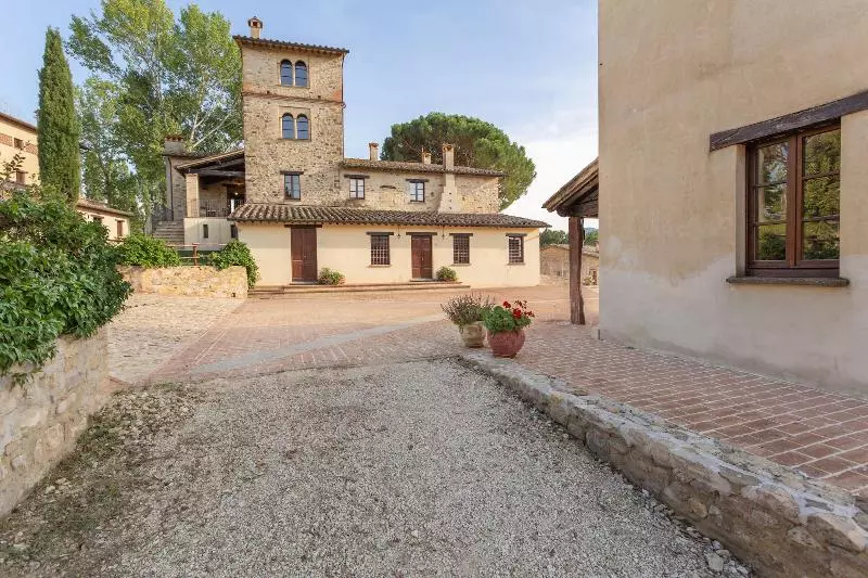 田舎風ホテル Gh Borgo Pulciano Agriturismo