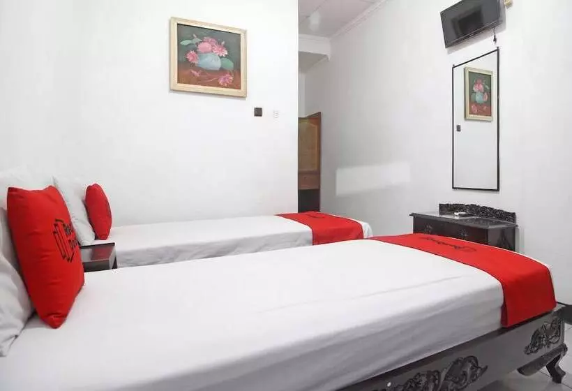 ホテル Reddoorz Plus @ Taman Siswa 3