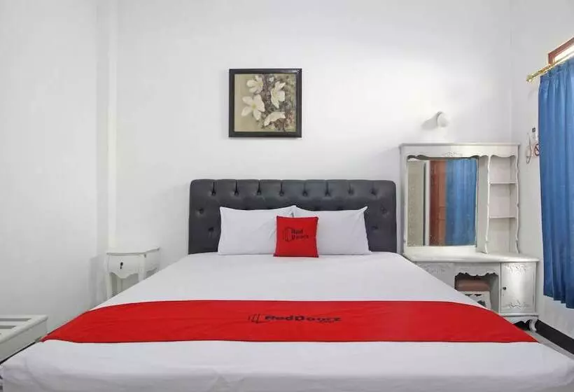 ホテル Reddoorz Plus @ Taman Siswa 3