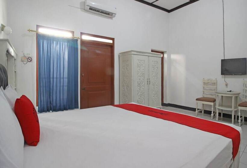 בית מלון כפרי Reddoorz Plus @ Taman Siswa 3