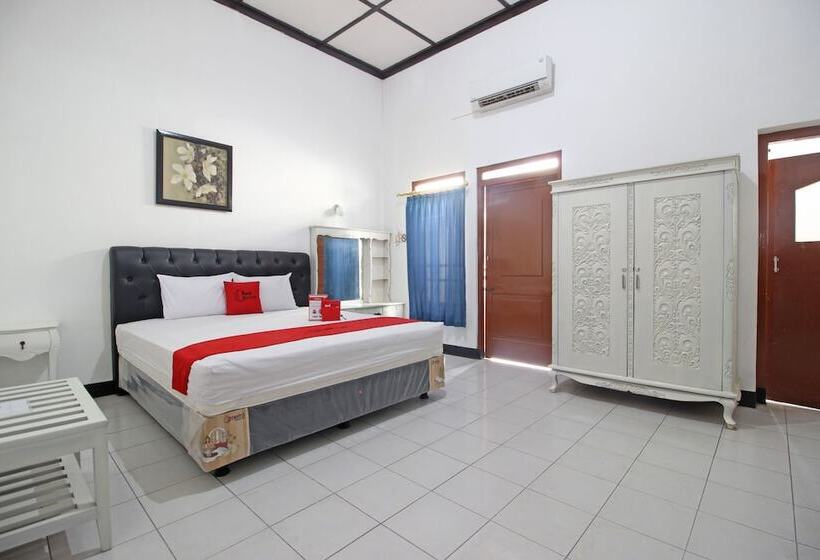 בית מלון כפרי Reddoorz Plus @ Taman Siswa 3