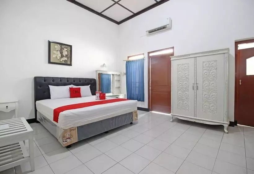 ホテル Reddoorz Plus @ Taman Siswa 3