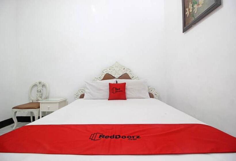 בית מלון כפרי Reddoorz Plus @ Taman Siswa 3