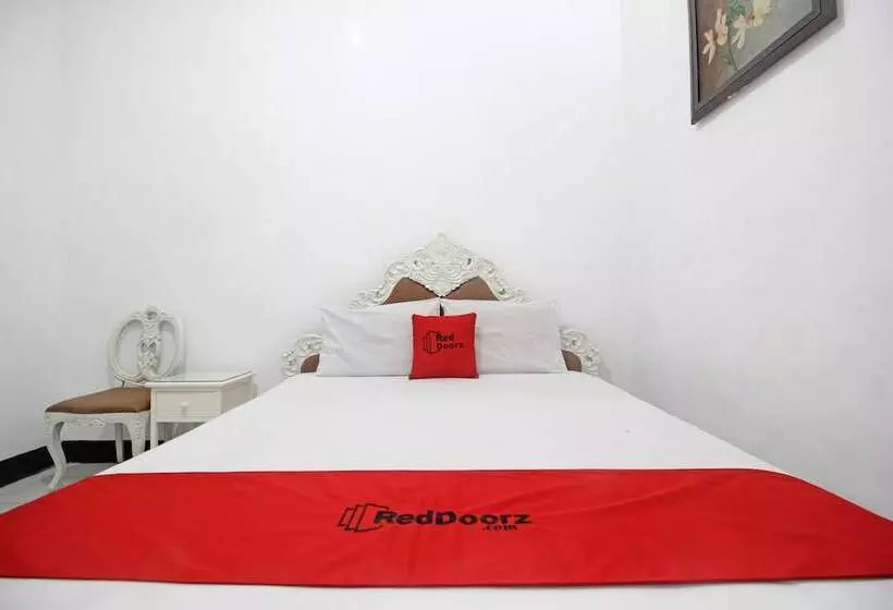 ホテル Reddoorz Plus @ Taman Siswa 3