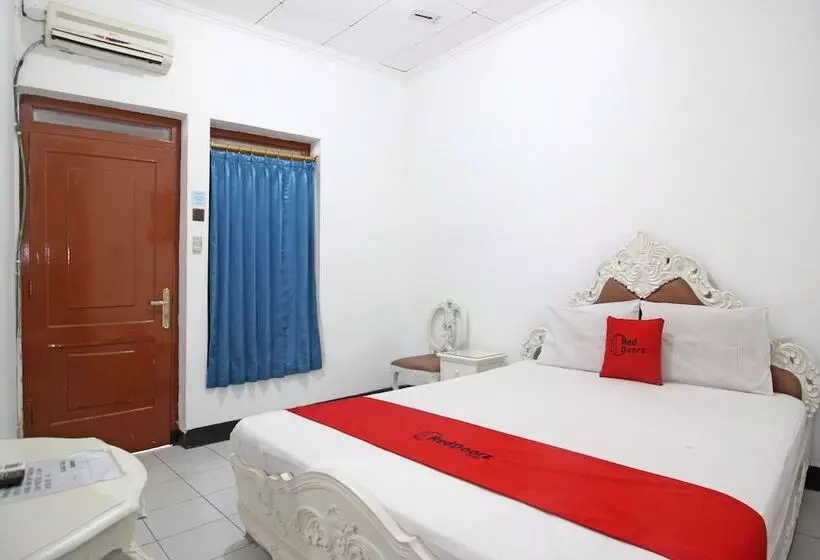 ホテル Reddoorz Plus @ Taman Siswa 3