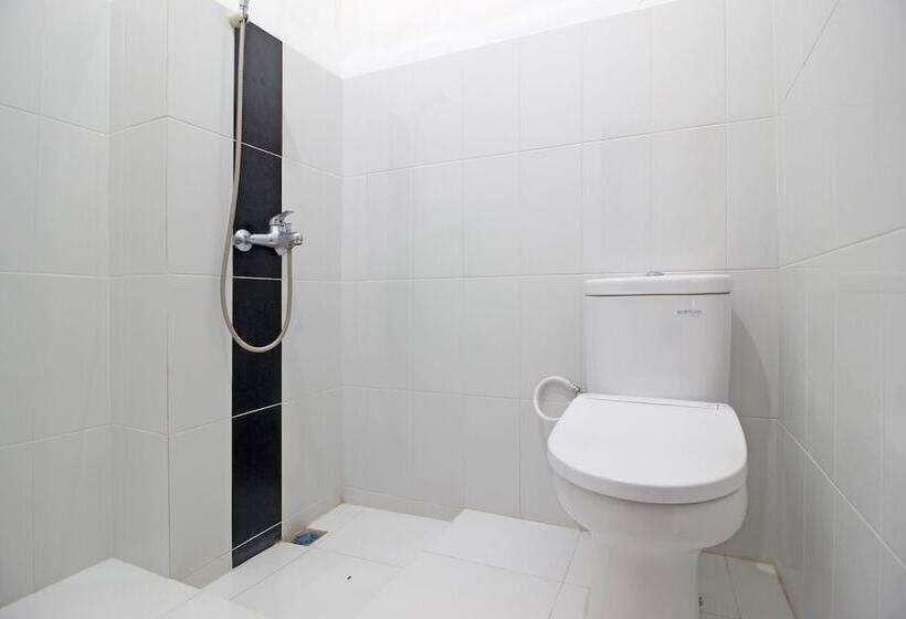 בית מלון כפרי Reddoorz Plus @ Taman Siswa 3