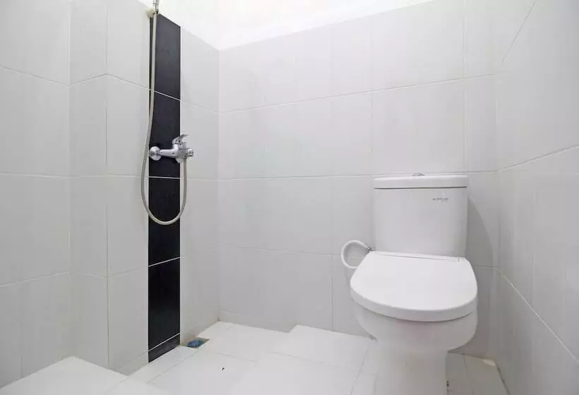 ホテル Reddoorz Plus @ Taman Siswa 3