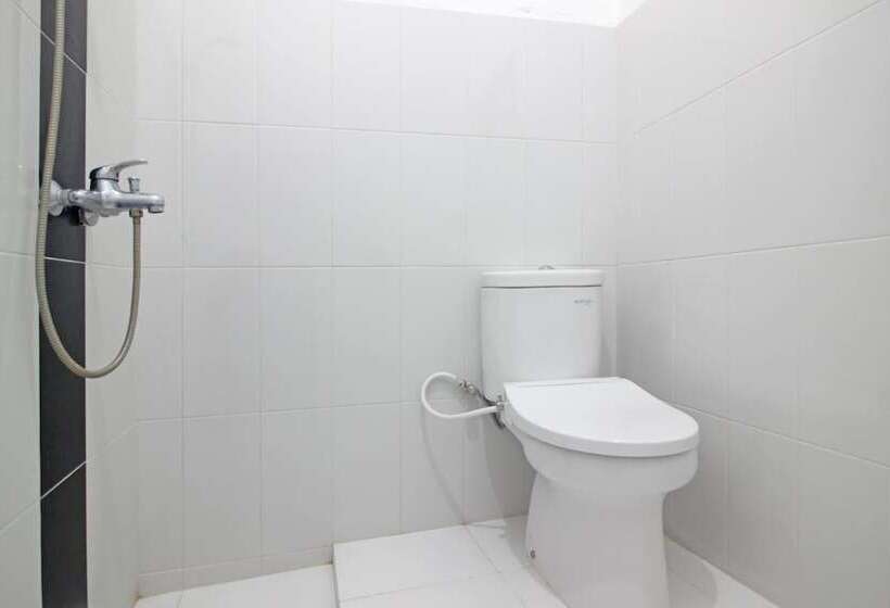 בית מלון כפרי Reddoorz Plus @ Taman Siswa 3