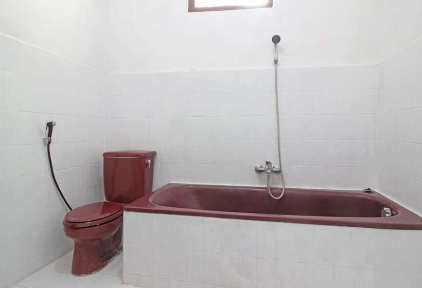 בית מלון כפרי Reddoorz Plus @ Taman Siswa 3