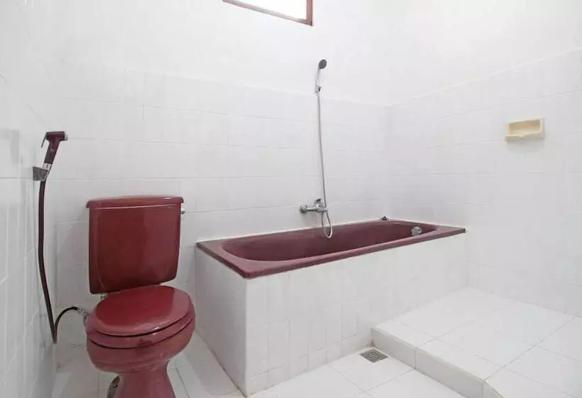 ホテル Reddoorz Plus @ Taman Siswa 3