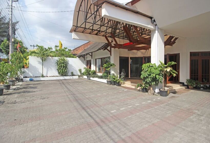 בית מלון כפרי Reddoorz Plus @ Taman Siswa 3