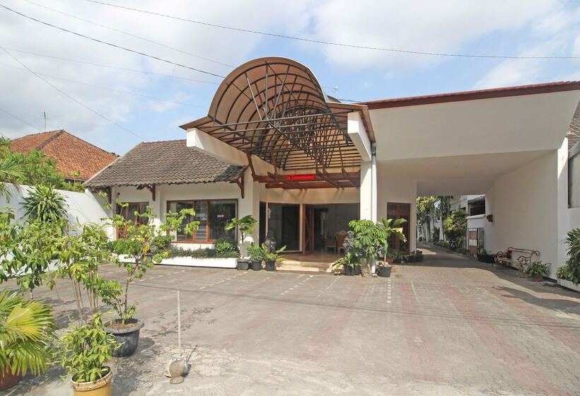 בית מלון כפרי Reddoorz Plus @ Taman Siswa 3