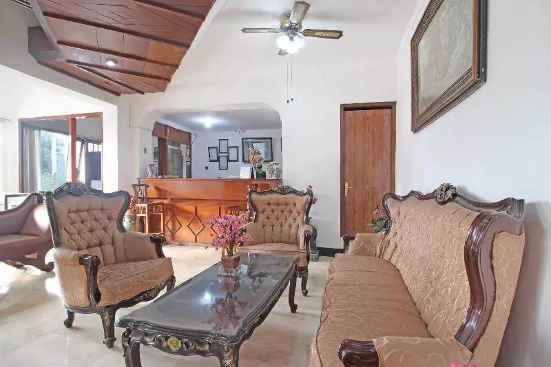 ホテル Reddoorz Plus @ Taman Siswa 3