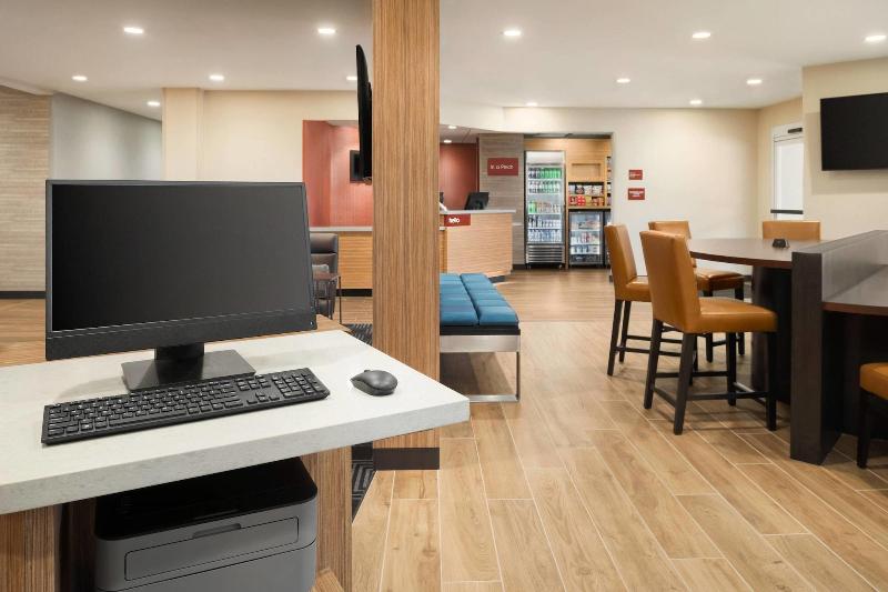 هتل Towneplace Suites By Marriott Dubuque Downtown