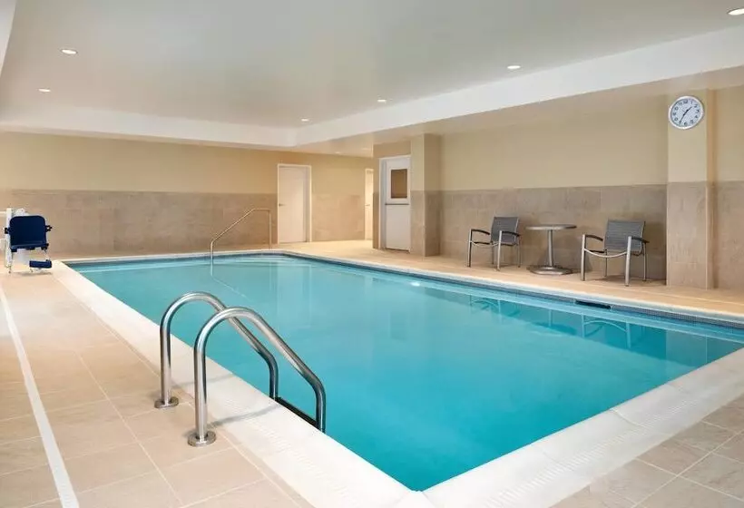 Hotelli Towneplace Suites By Marriott Dubuque Downtown