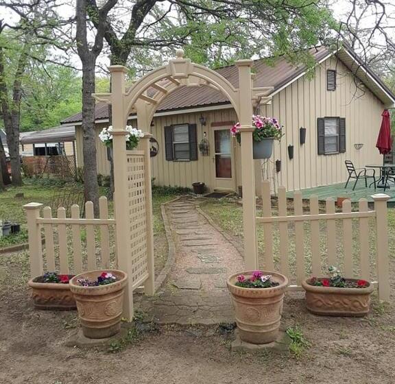 Kelumac Christmas Tree Farm B&b