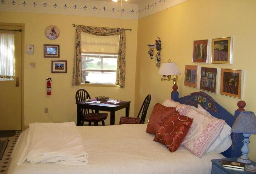 Kelumac Christmas Tree Farm B&b