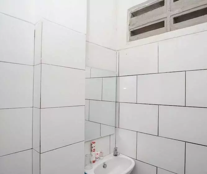 پانسیون Oyo 183 The Pipe House