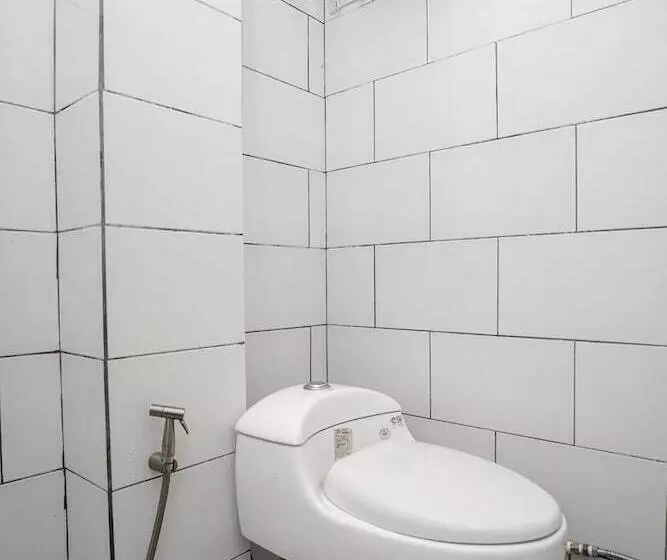 پانسیون Oyo 183 The Pipe House