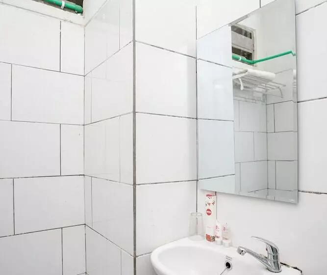 پانسیون Oyo 183 The Pipe House