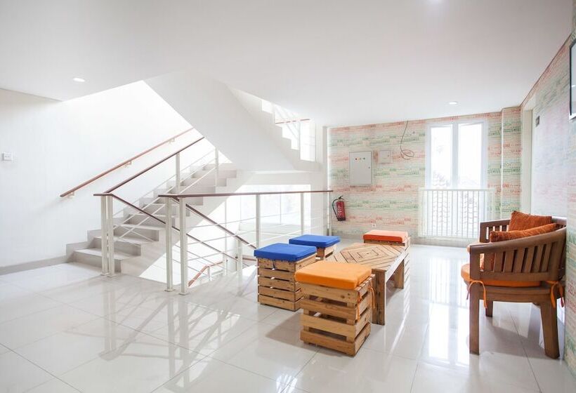 Pensjonat Reddoorz Plus At Riverside Malang