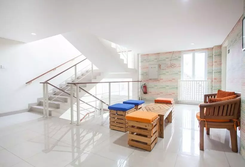 Majatalo Reddoorz Plus At Riverside Malang