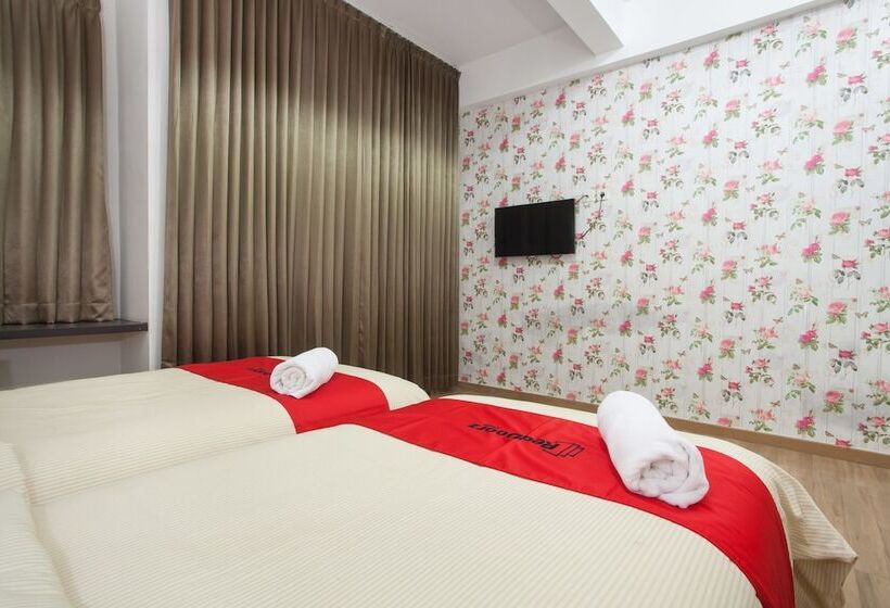 Pensjonat Reddoorz Plus At Riverside Malang
