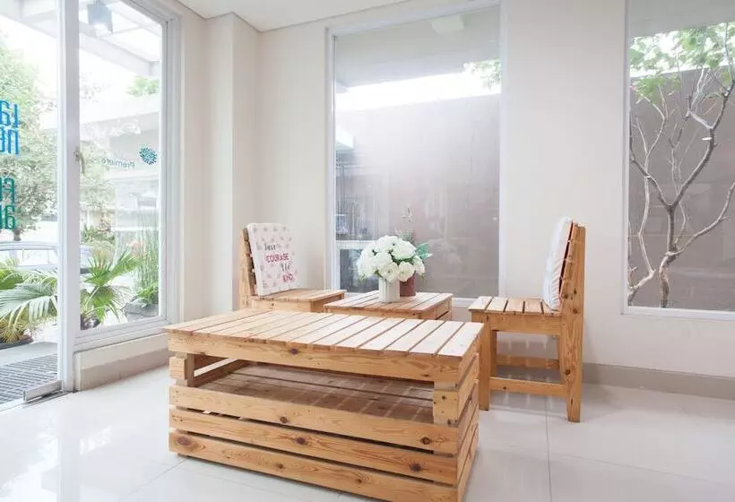 Majatalo Reddoorz Plus At Riverside Malang