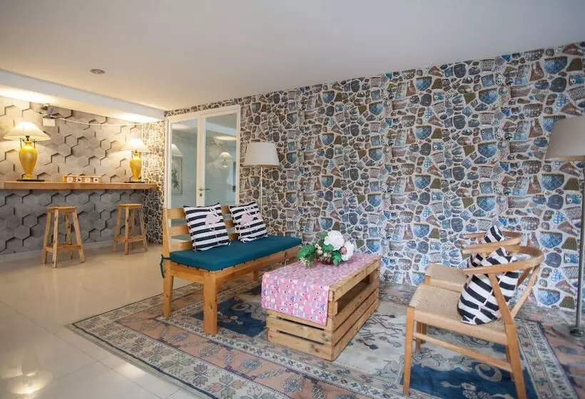 Majatalo Reddoorz Plus At Riverside Malang