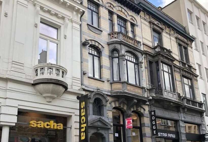 پانسیون A Flemish Tale