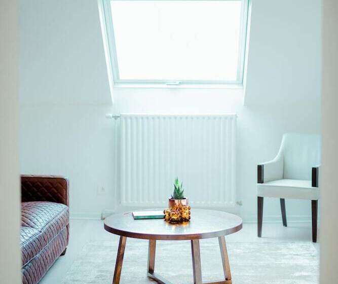 پانسیون A Flemish Tale