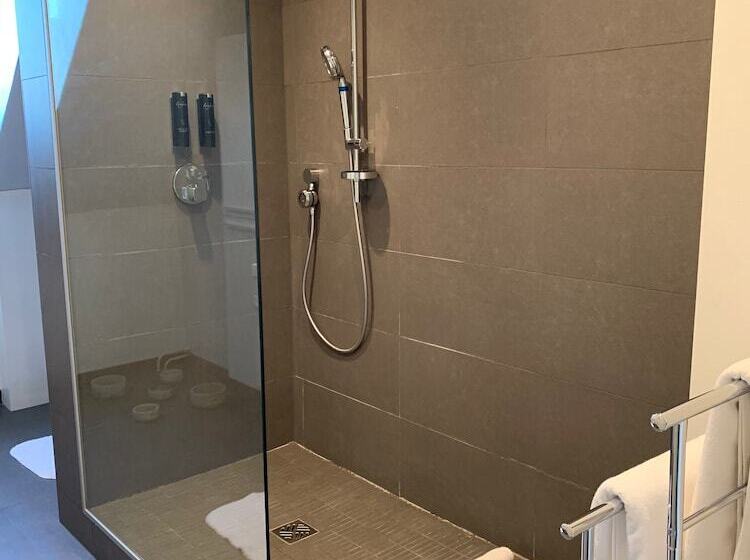 پانسیون A Flemish Tale