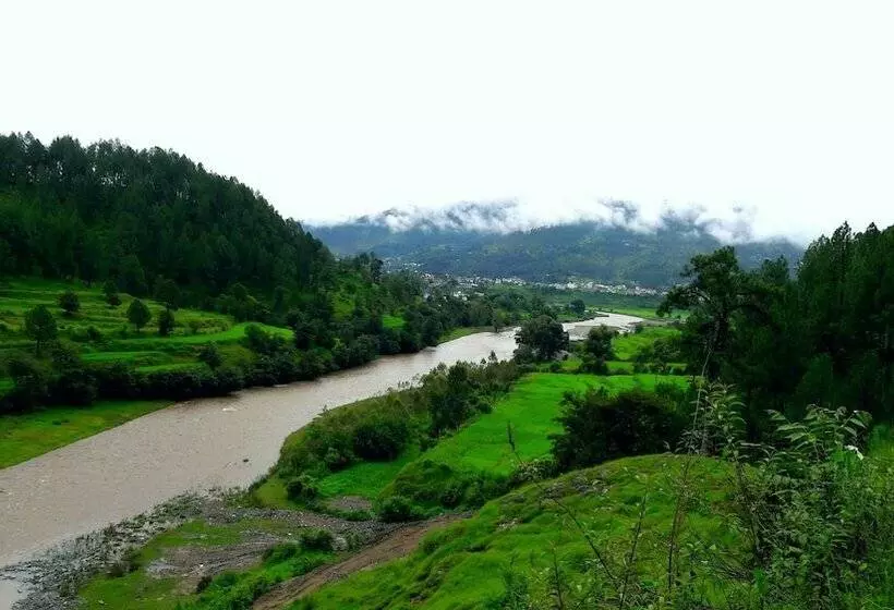 ホテル Garur Valley