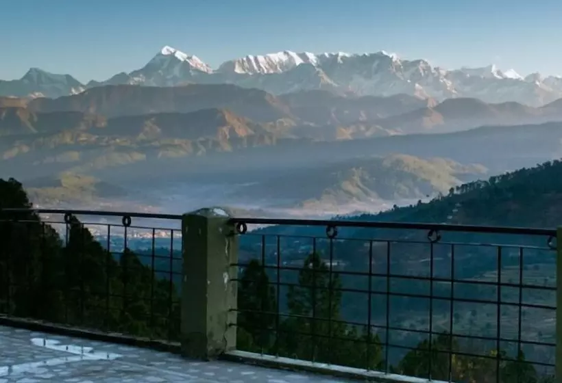 ホテル Garur Valley