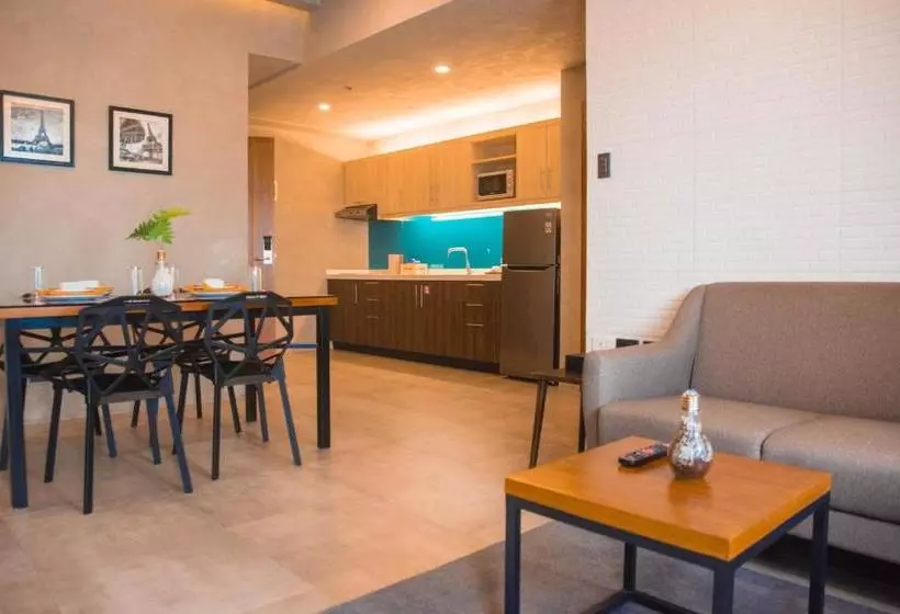ホテル Upper Story Serviced Apartments