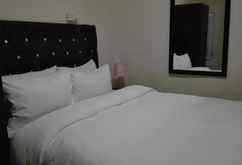 Kandjo's Bed And Breakfast