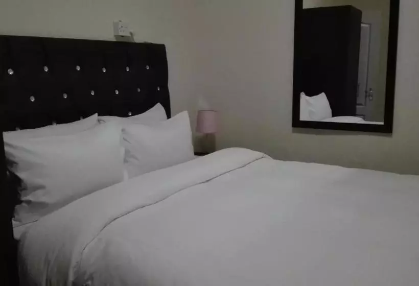 Kandjo's Bed And Breakfast