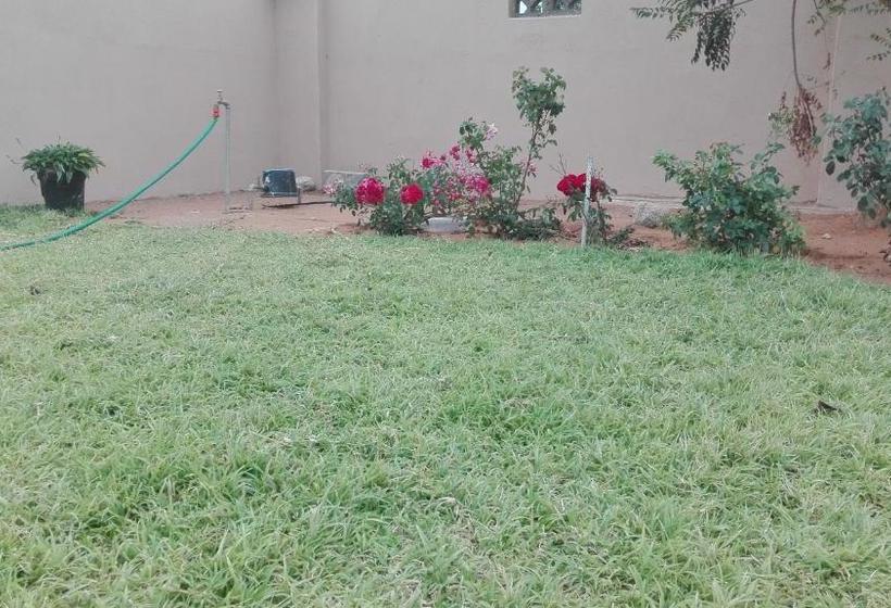 Kandjo's Bed And Breakfast