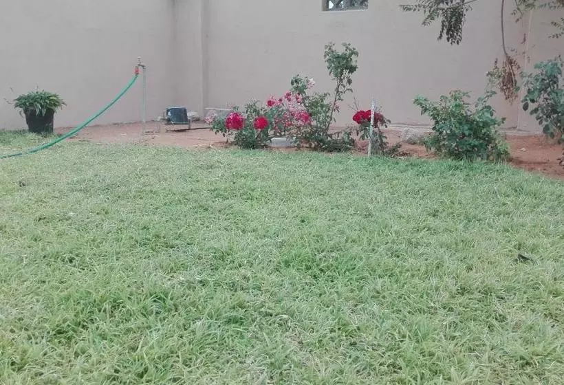 Kandjo's Bed And Breakfast