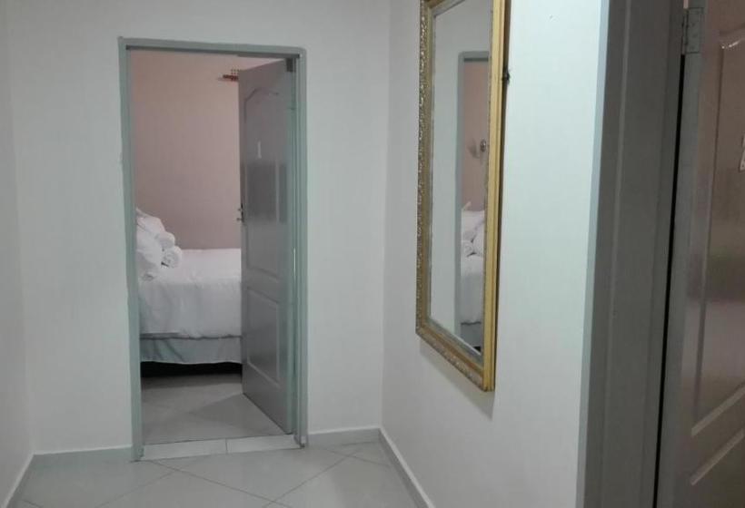 Kandjo's Bed And Breakfast