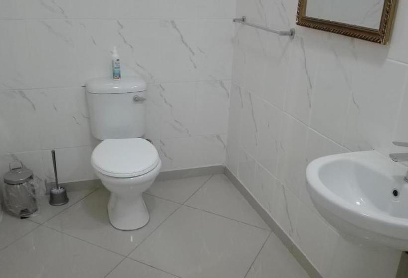 Kandjo's Bed And Breakfast