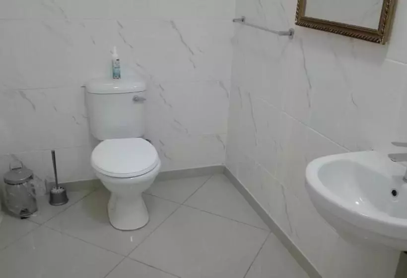 Kandjo's Bed And Breakfast
