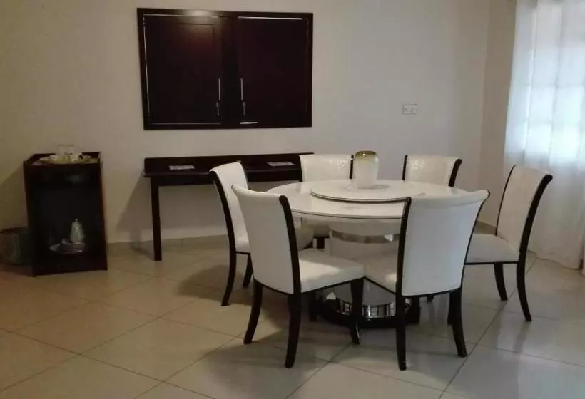 Kandjo's Bed And Breakfast
