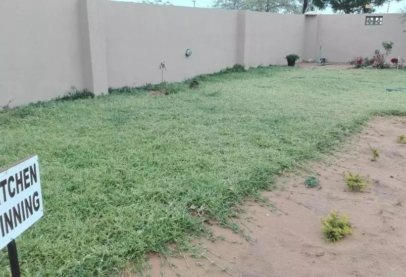 Kandjo's Bed And Breakfast