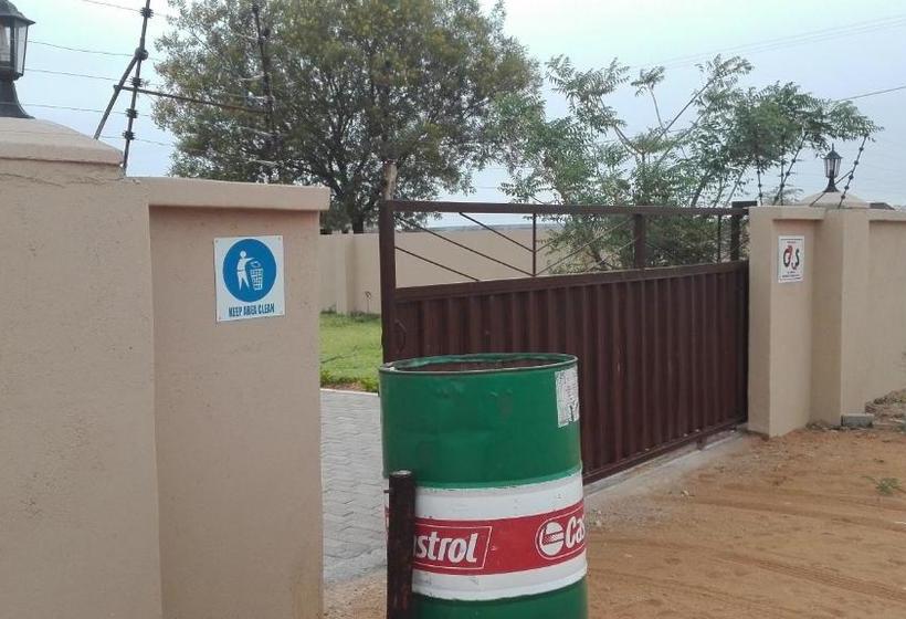 Kandjo's Bed And Breakfast