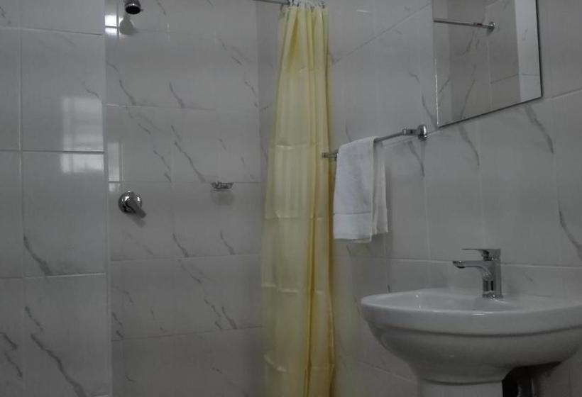 Kandjo's Bed And Breakfast