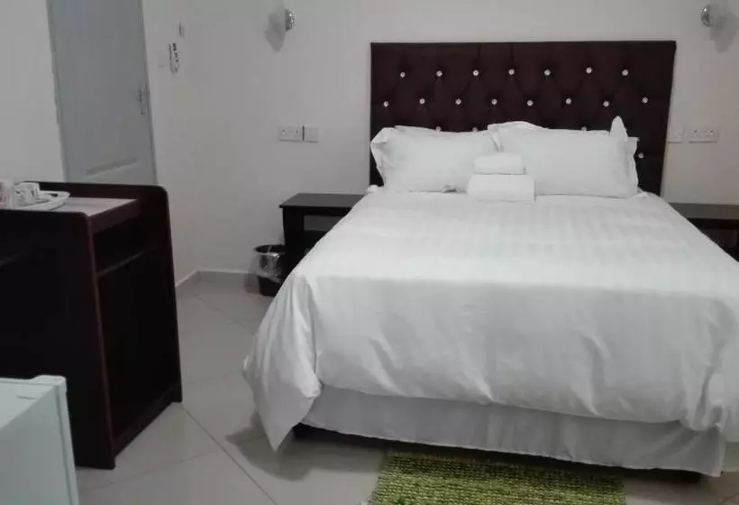 Kandjo's Bed And Breakfast