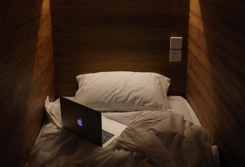 Bamba Capsule Hotel Hostel