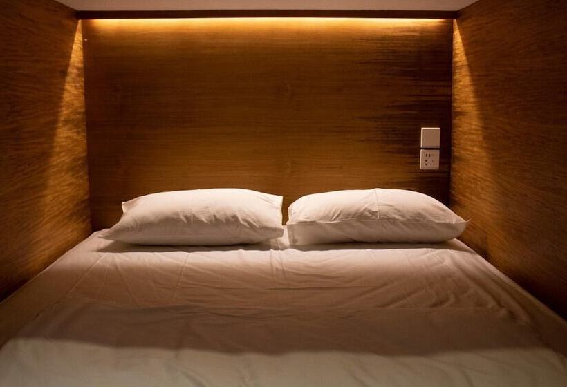 Bamba Capsule Hotel Hostel