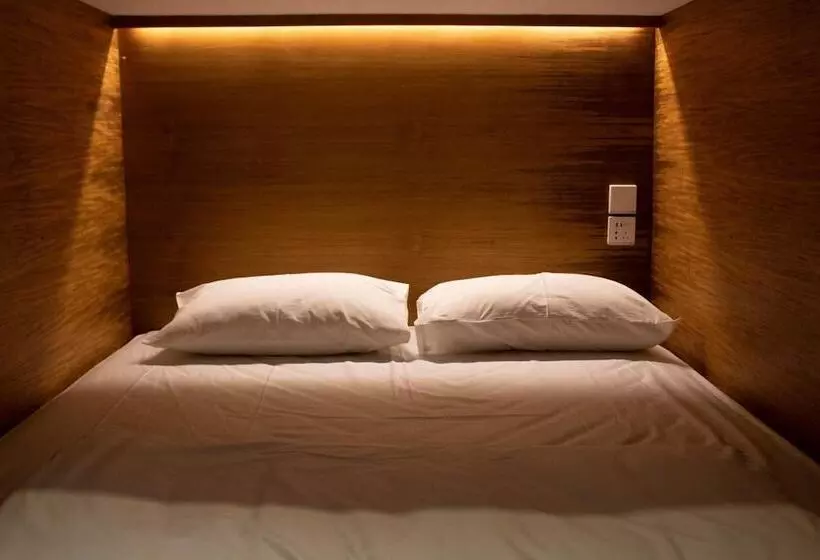 Bamba Capsule Hotel   Hostel